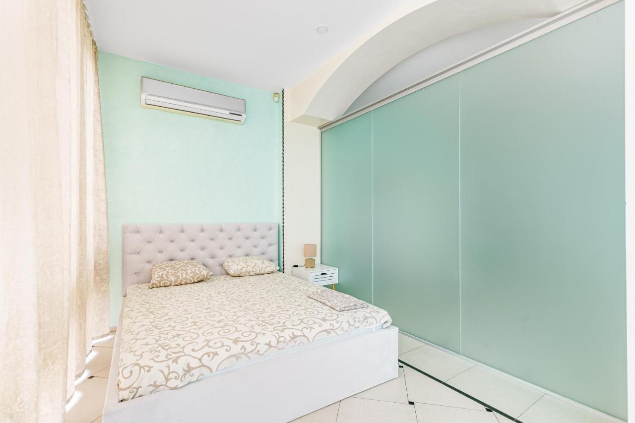 Deribasivska Cozy 4-Room Apartment 오데사 외부 사진