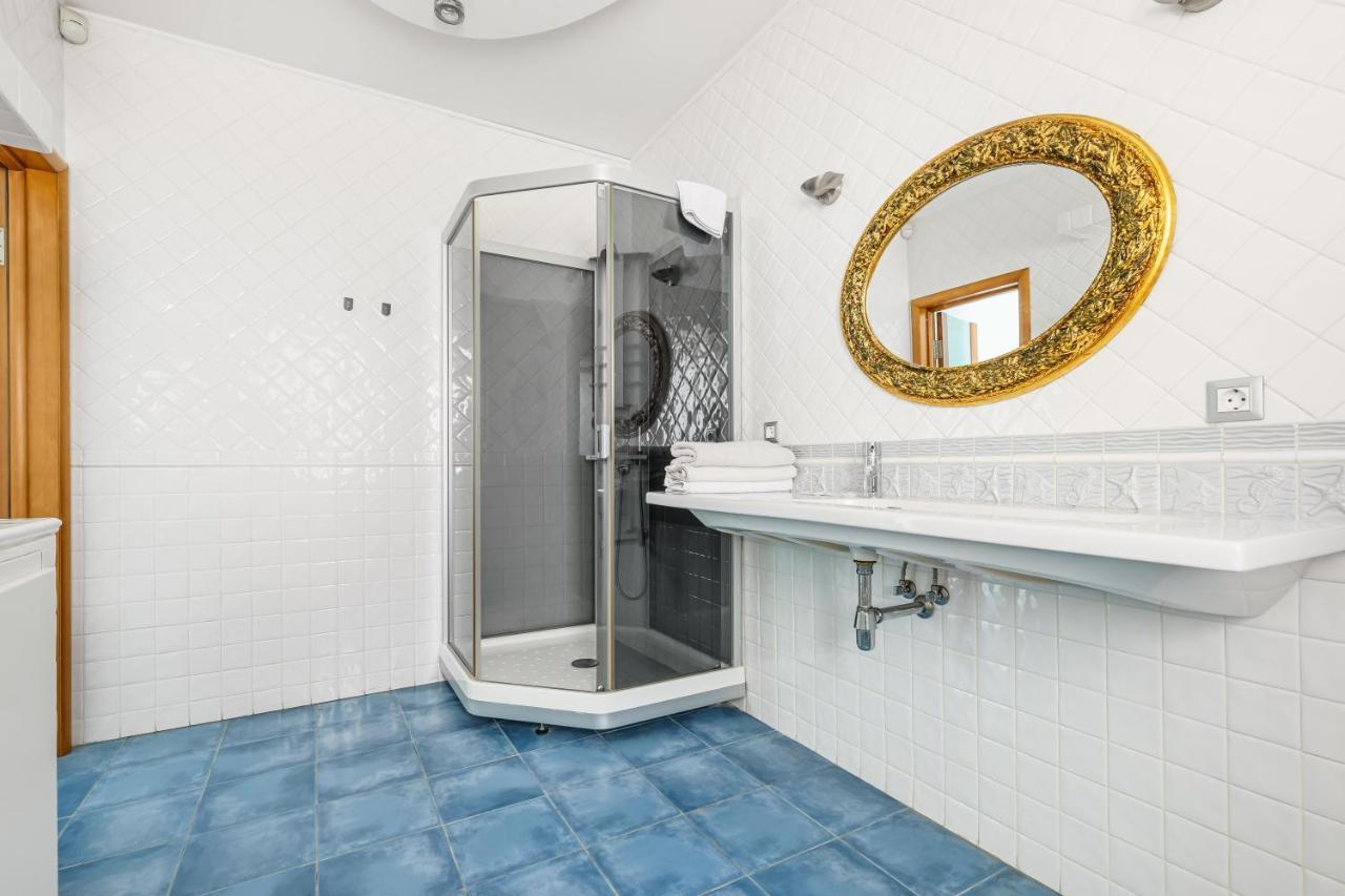 Deribasivska Cozy 4-Room Apartment 오데사 외부 사진
