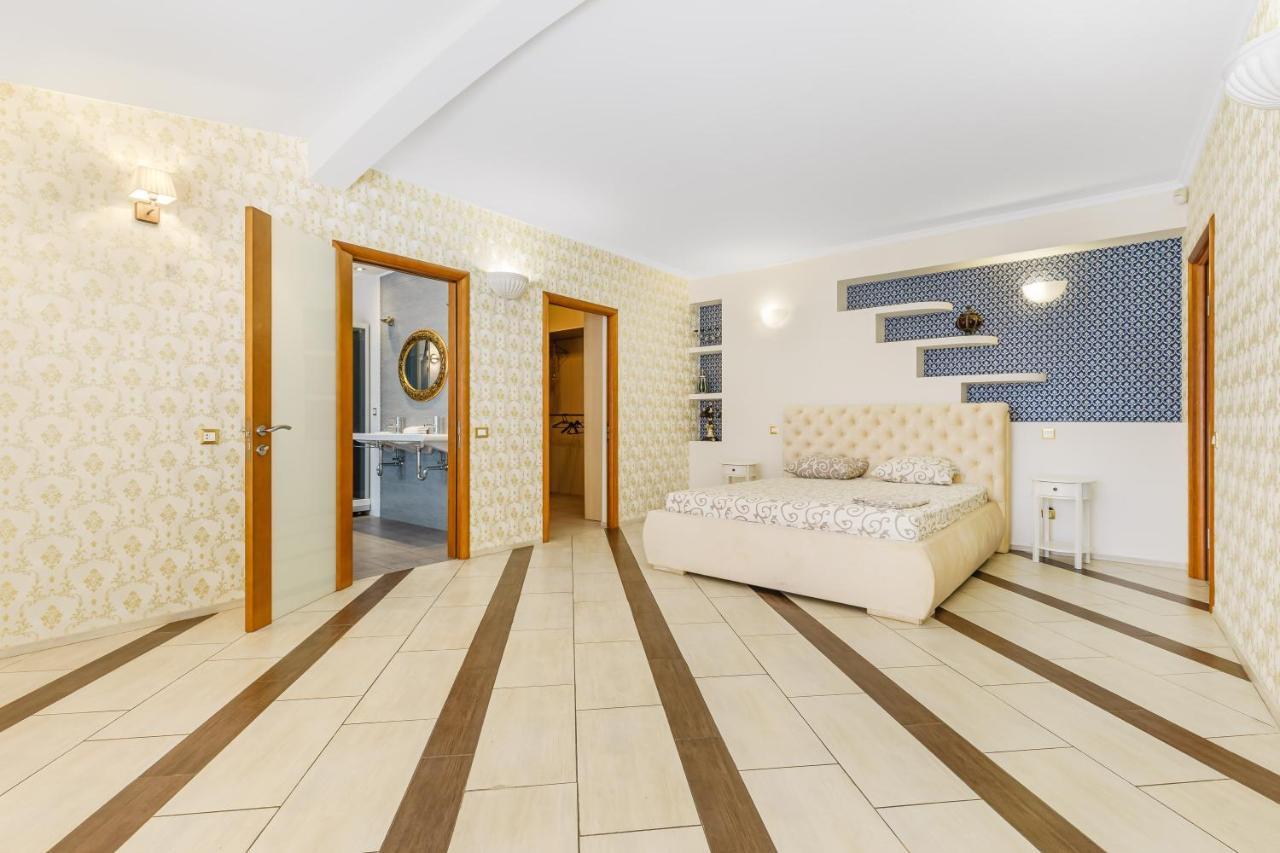 Deribasivska Cozy 4-Room Apartment 오데사 외부 사진